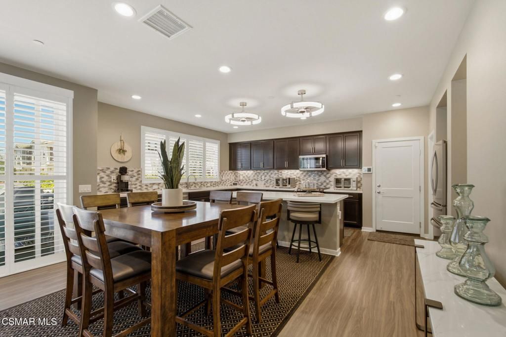 Image 8 of property listing at 114 Red Brick Drive 1, Simi Valley, CA 93065