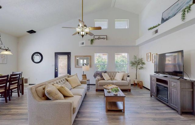 9829 Buckeye Street NW, Albuquerque, NM 87114