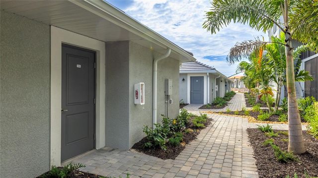 19015 SCALLOP LOOP 7125, Lakewood Ranch, FL 34211