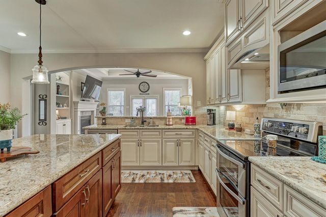 122 Harbour Town Court, Montgomery, TX 77356