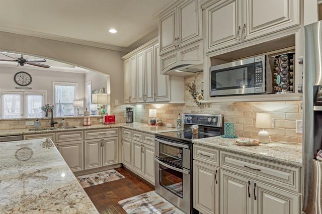 122 Harbour Town Court, Montgomery, TX 77356