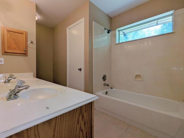 3815 Maple Drive, Conroe, TX 77302