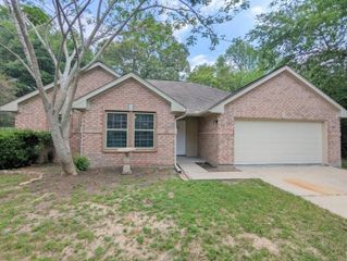 3815 Maple Drive, Conroe, TX 77302