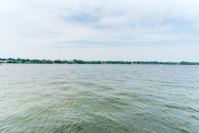 155 E Mill Street 8, Wauconda, IL 60084