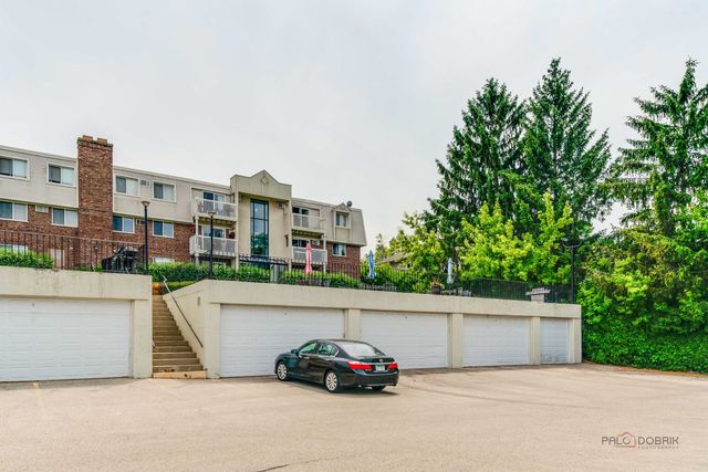 155 E Mill Street 8, Wauconda, IL 60084