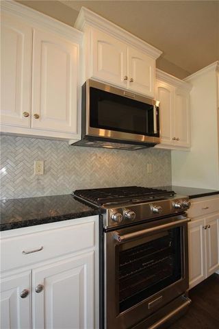 3323 NW 93rd Street, Kansas City, MO 64154