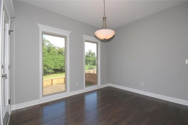 3323 NW 93rd Street, Kansas City, MO 64154