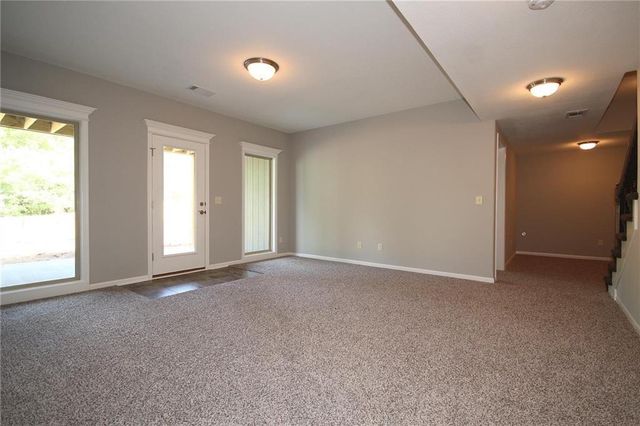 3323 NW 93rd Street, Kansas City, MO 64154