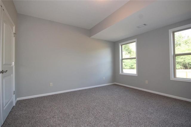 3323 NW 93rd Street, Kansas City, MO 64154