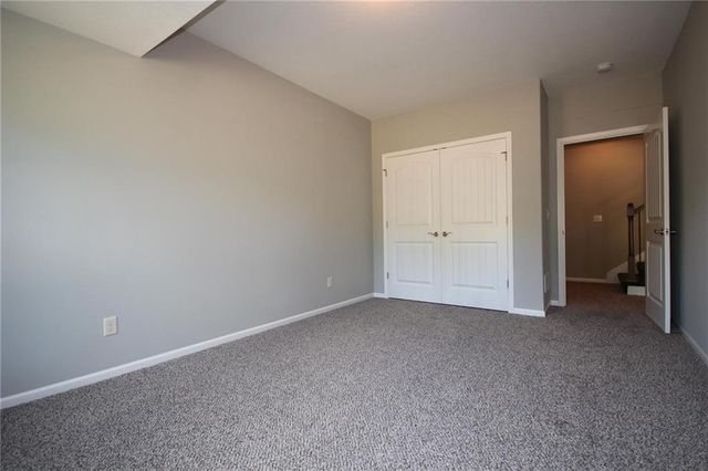 3323 NW 93rd Street, Kansas City, MO 64154