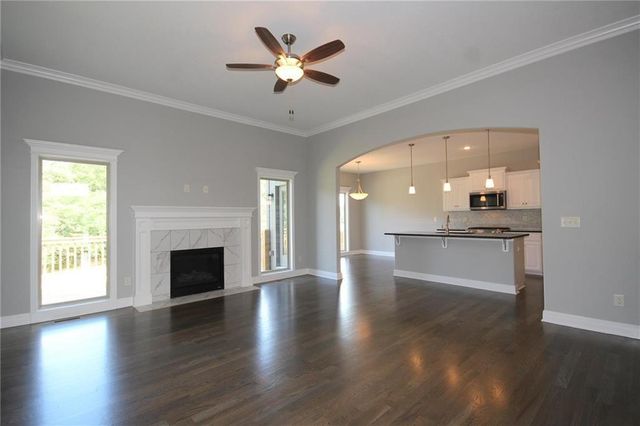 3323 NW 93rd Street, Kansas City, MO 64154