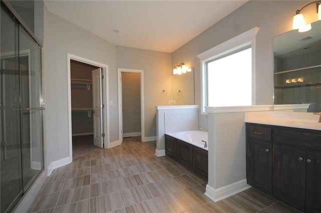 3323 NW 93rd Street, Kansas City, MO 64154