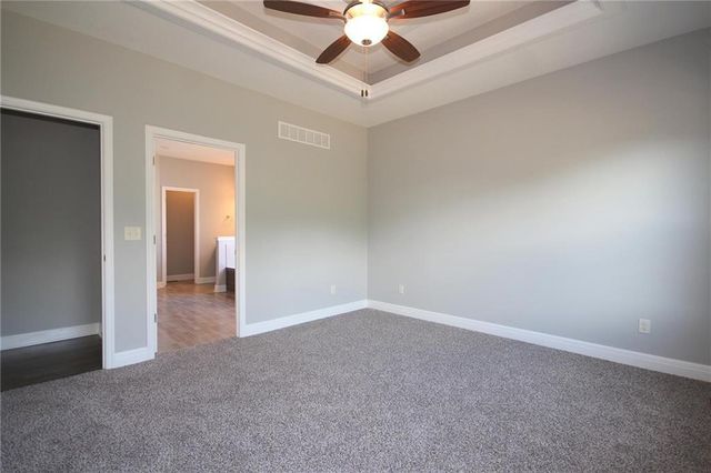 3323 NW 93rd Street, Kansas City, MO 64154