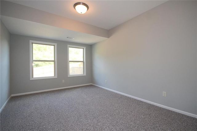 3323 NW 93rd Street, Kansas City, MO 64154