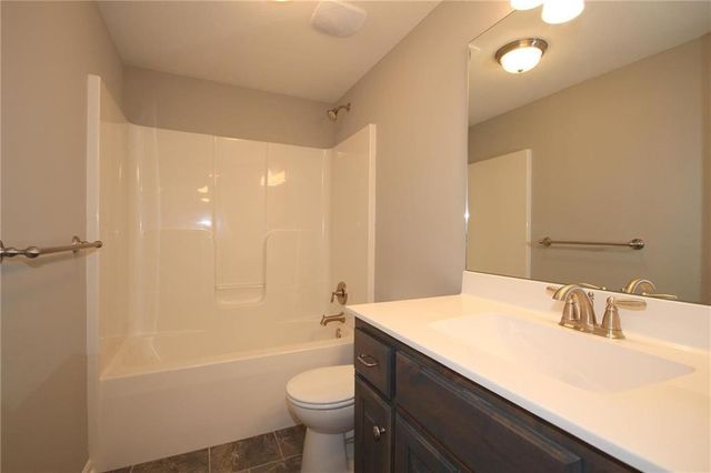 3323 NW 93rd Street, Kansas City, MO 64154