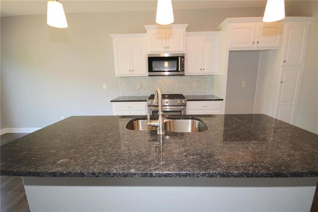 3323 NW 93rd Street, Kansas City, MO 64154