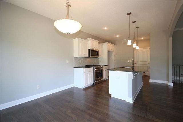 3323 NW 93rd Street, Kansas City, MO 64154
