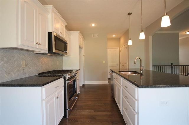 3323 NW 93rd Street, Kansas City, MO 64154