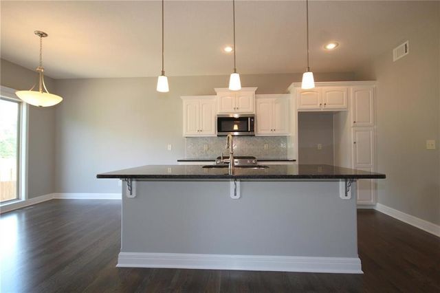 3323 NW 93rd Street, Kansas City, MO 64154