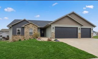 1429 Bridgewood Drive, Fairfax, IA 52228