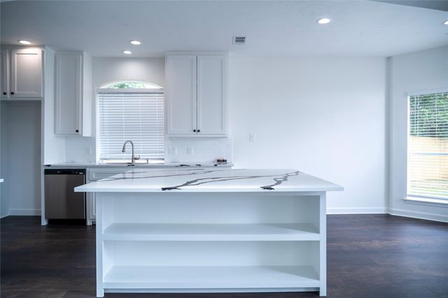 15603 Edgemere Ct Court, Sugar Land, TX 77498