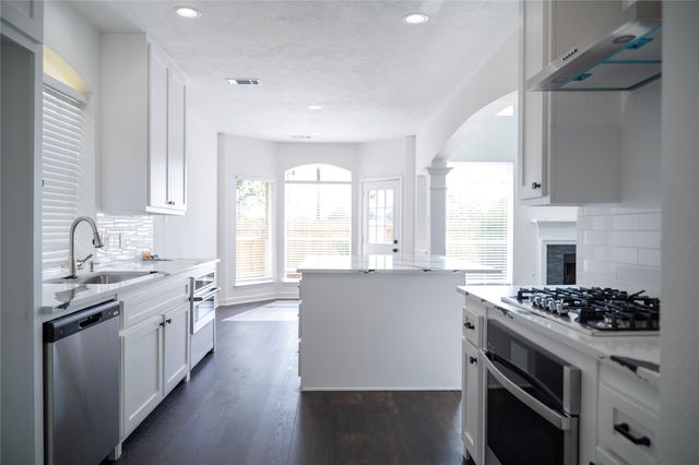 15603 Edgemere Ct Court, Sugar Land, TX 77498