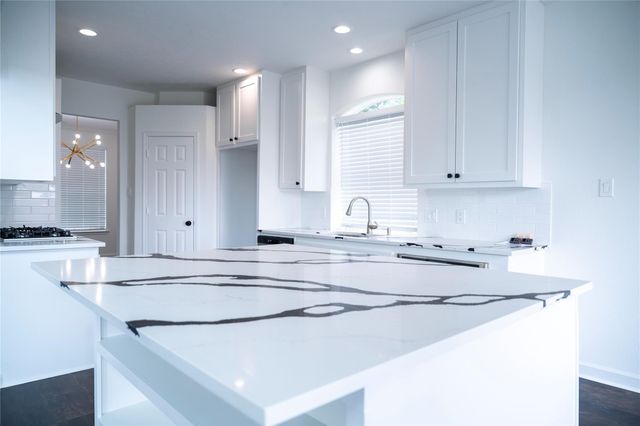 15603 Edgemere Ct Court, Sugar Land, TX 77498