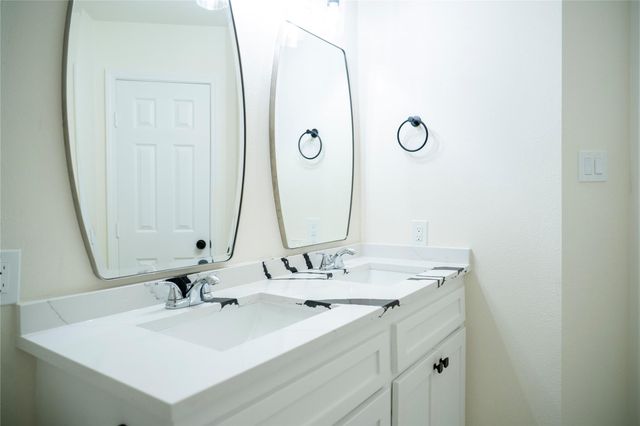 15603 Edgemere Ct Court, Sugar Land, TX 77498