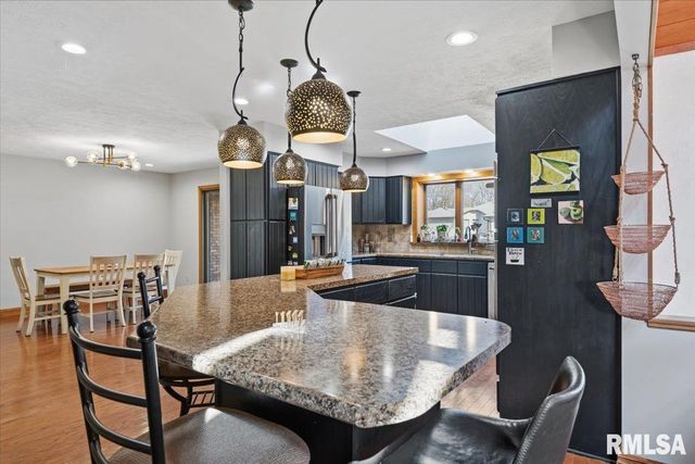 2551 E LAKE SHORE Drive, Springfield, IL 62712