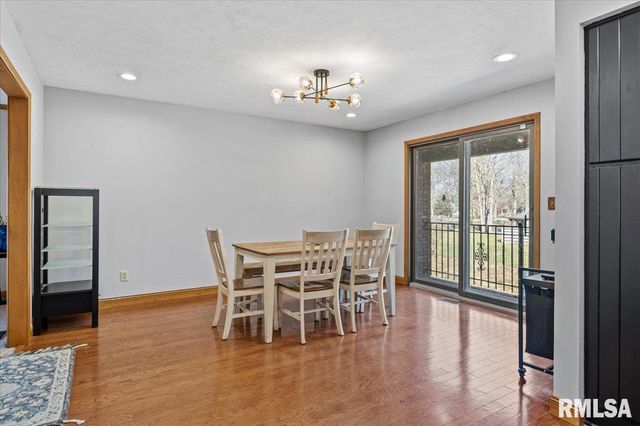 2551 E LAKE SHORE Drive, Springfield, IL 62712