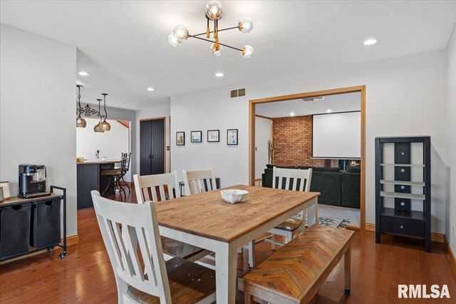 2551 E LAKE SHORE Drive, Springfield, IL 62712