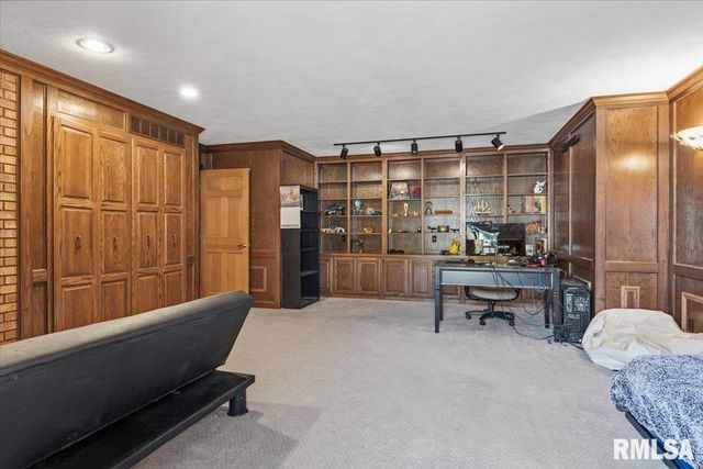 2551 E LAKE SHORE Drive, Springfield, IL 62712