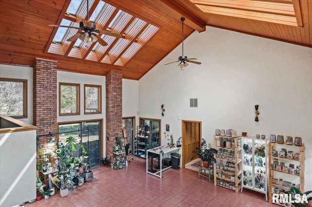 2551 E LAKE SHORE Drive, Springfield, IL 62712