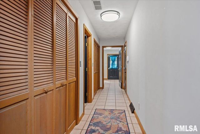 2551 E LAKE SHORE Drive, Springfield, IL 62712