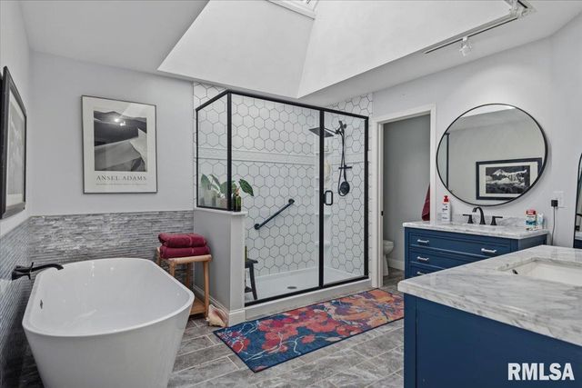 2551 E LAKE SHORE Drive, Springfield, IL 62712