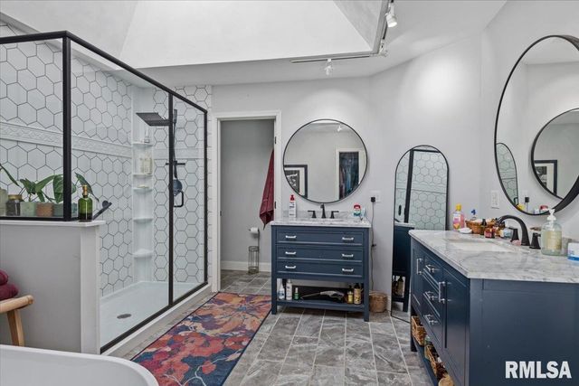 2551 E LAKE SHORE Drive, Springfield, IL 62712