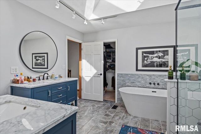 2551 E LAKE SHORE Drive, Springfield, IL 62712