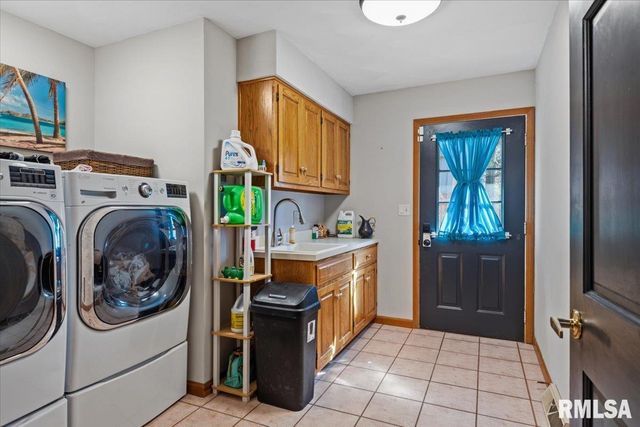 2551 E LAKE SHORE Drive, Springfield, IL 62712