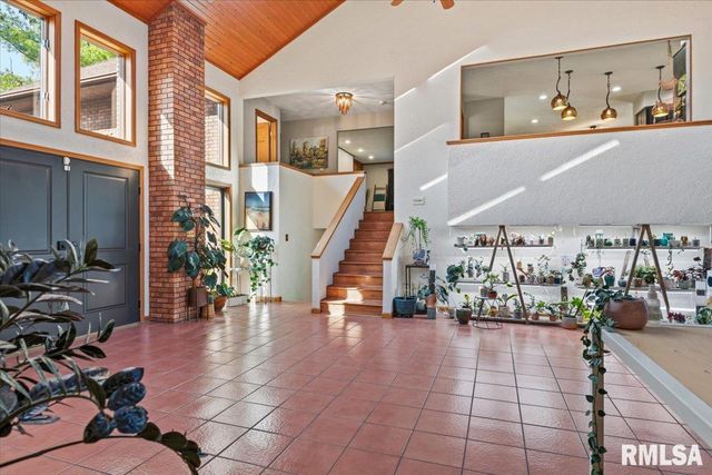 2551 E LAKE SHORE Drive, Springfield, IL 62712