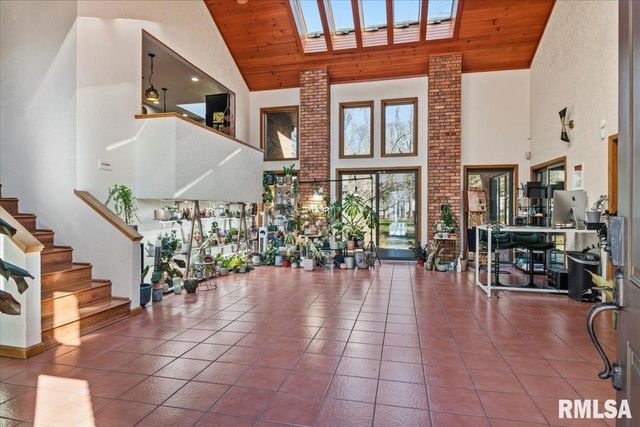 2551 E LAKE SHORE Drive, Springfield, IL 62712