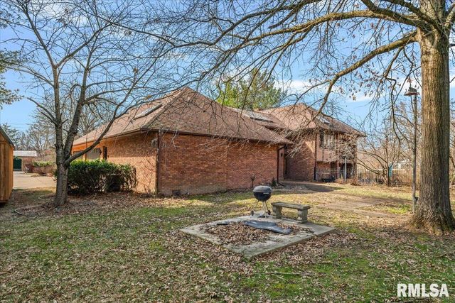 2551 E LAKE SHORE Drive, Springfield, IL 62712