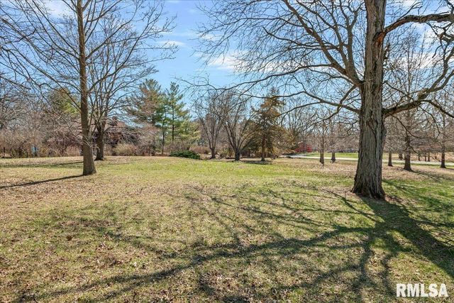 2551 E LAKE SHORE Drive, Springfield, IL 62712