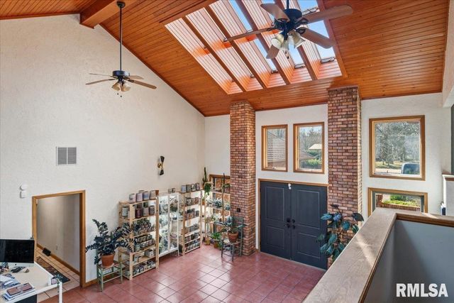 2551 E LAKE SHORE Drive, Springfield, IL 62712