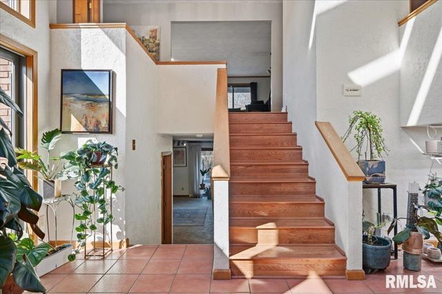 2551 E LAKE SHORE Drive, Springfield, IL 62712