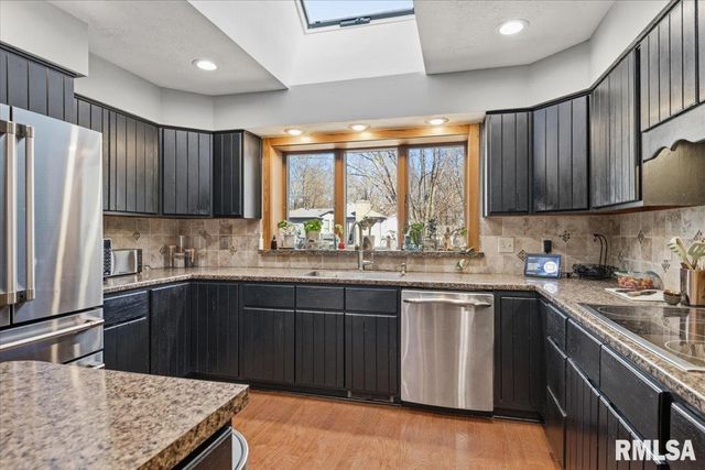 2551 E LAKE SHORE Drive, Springfield, IL 62712