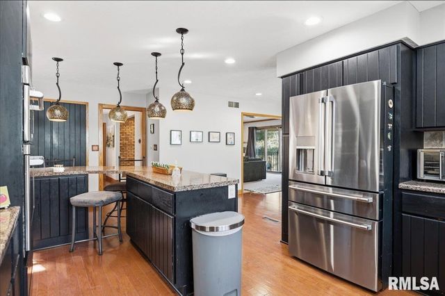 2551 E LAKE SHORE Drive, Springfield, IL 62712