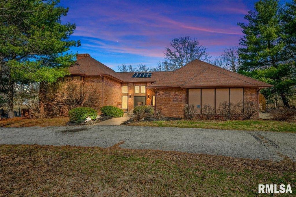 2551 E LAKE SHORE Drive, Springfield, IL 62712