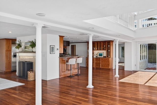 15 Seconsett Point Rd, Mashpee, MA 02649