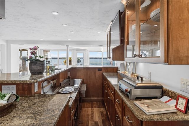 15 Seconsett Point Rd, Mashpee, MA 02649