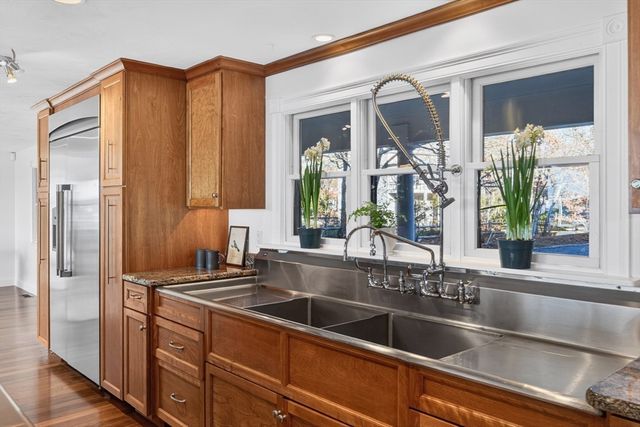 15 Seconsett Point Rd, Mashpee, MA 02649